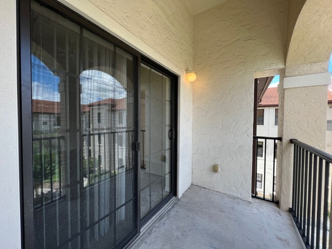 Building Photo - Beautiful 3 Bedroom, 2 Bathroom Condo in O...