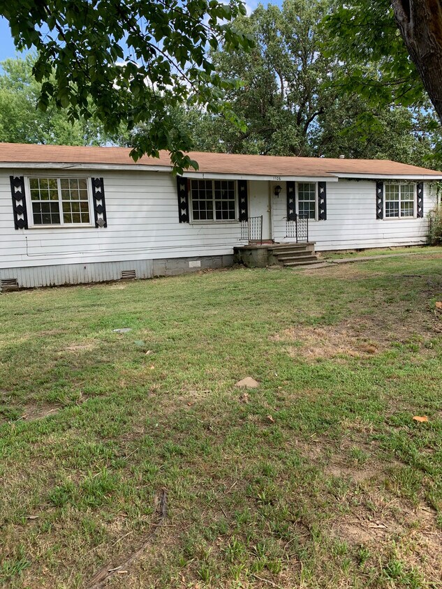 Primary Photo - 1106 Indiana Ave