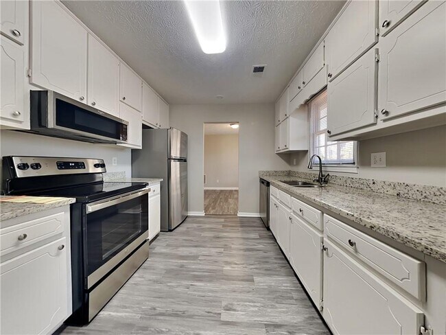 Building Photo - 145 Amberwood Ln