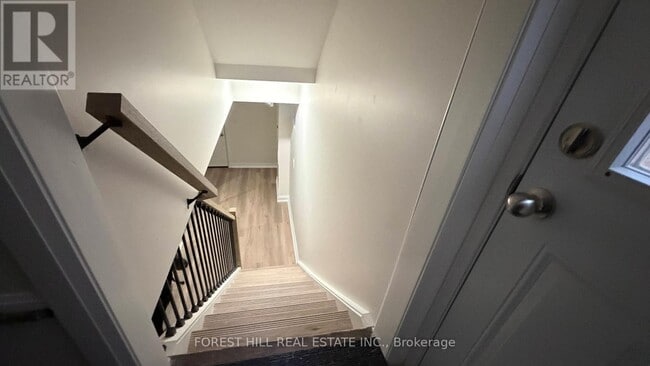 Building Photo - 38 St Ives Cres