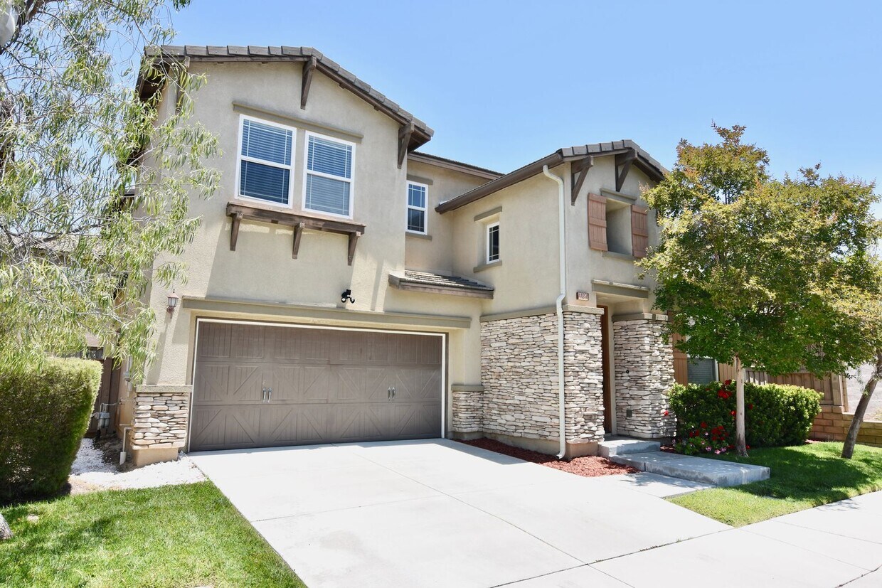 Primary Photo - NEW LISTING: 4 Bd/3Ba in Great Oak School ...