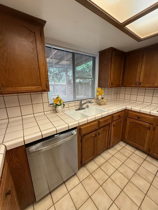 Foto del edificio - 2704 Pinewood Dr
