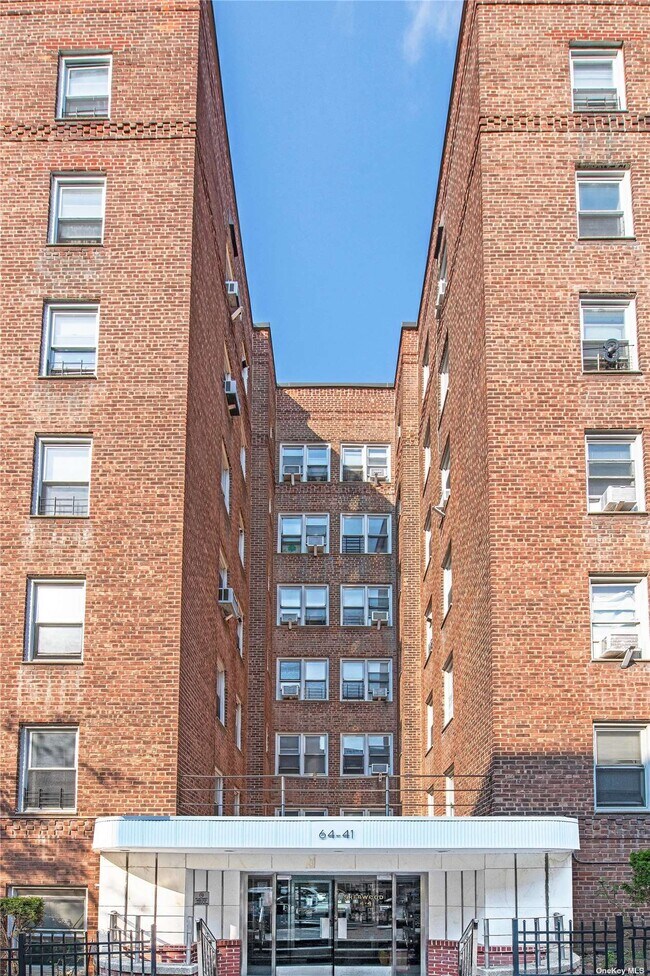Building Photo - 64-41 Saunders St