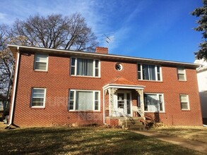 Building Photo - 210 N 32nd Ave