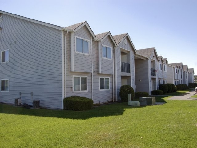 Primary Photo - QUAIL RIDGE APARTMENTS