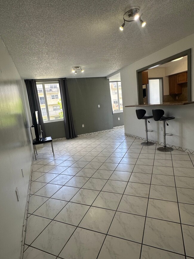 Building Photo - 250 180th Dr