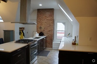 Building Photo - 5504 Hays St
