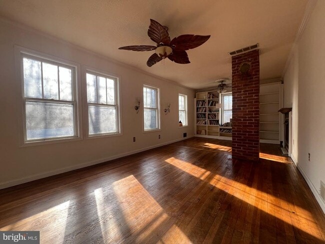 Building Photo - 5810 Mt Vernon Dr