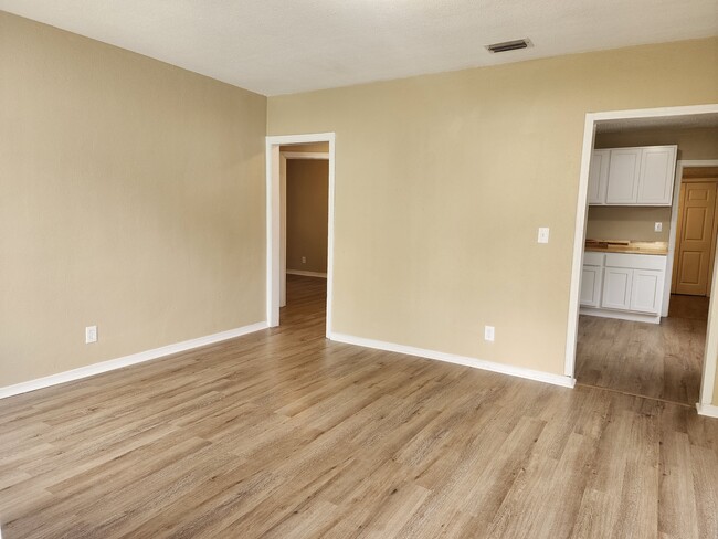 Building Photo - 3032 2nd St Cir