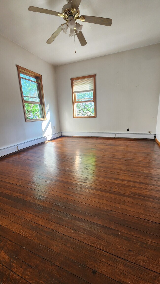 45 Day St Unit Upper, Fredonia, NY 14063 Apartments in Fredonia, NY