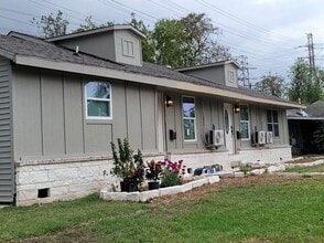 Building Photo - 401 Trichelle St