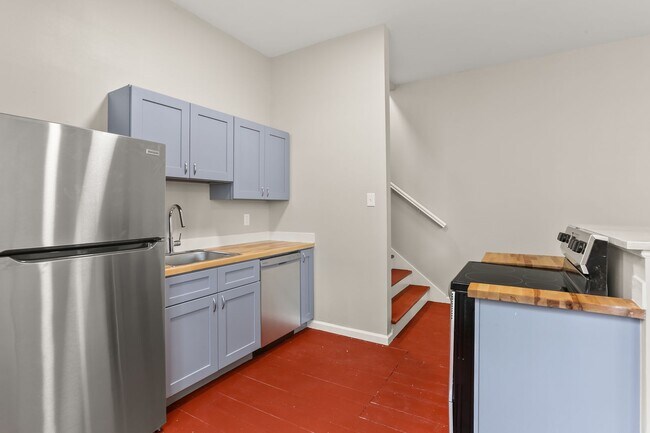 Building Photo - 2BD/1BA in Historic Building, Two Blocks off St Charles Ave