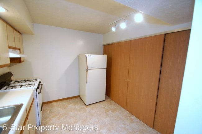 Building Photo - 427 S SILVERWOOD