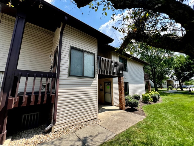 Building Photo - 1335 Kingsbury Dr