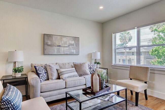 Foto del edificio - 2160 Riverside Ave