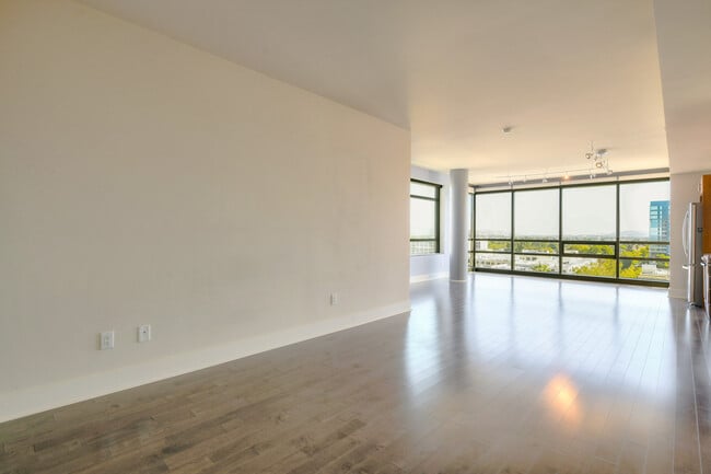 Building Photo - 88 E San Fernando St