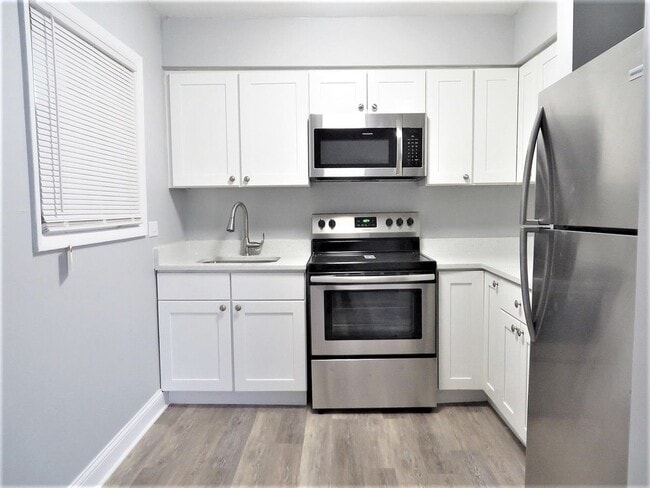 Building Photo - 1050 N Wheeling Rd