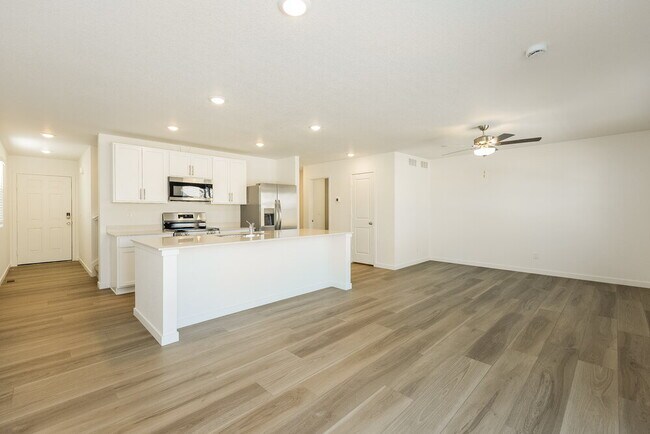 Foto del edificio - 8986 Blue Feather Lp