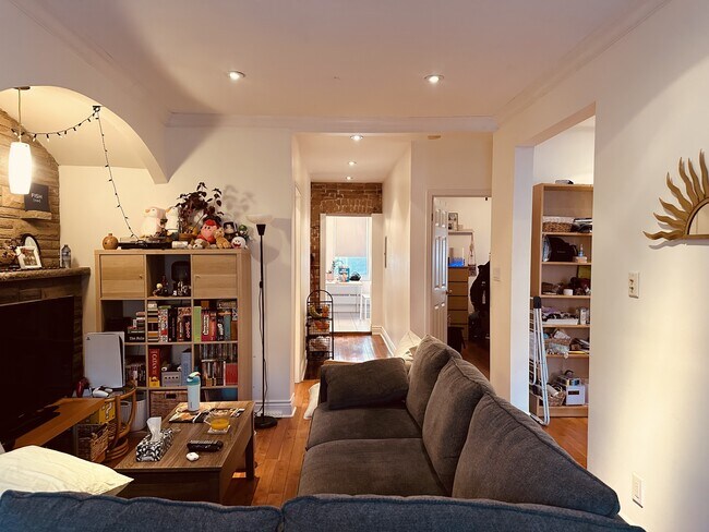 Photo du bâtiment - 20-20 Triller Ave