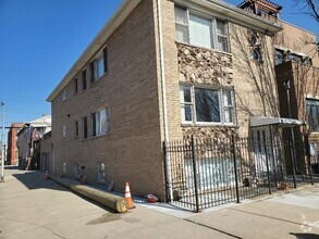 Building Photo - 1248 W Race Ave