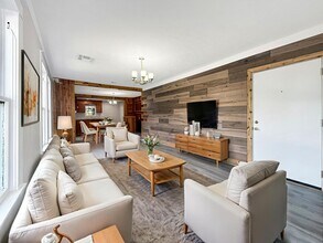 Building Photo - 304 Stimpson St