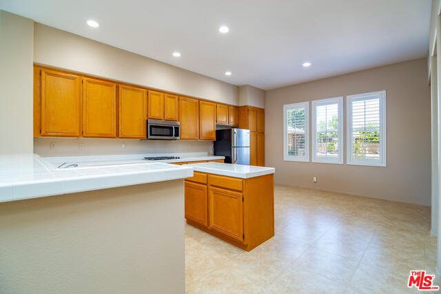 Foto del edificio - 40808 Eastwood Ln