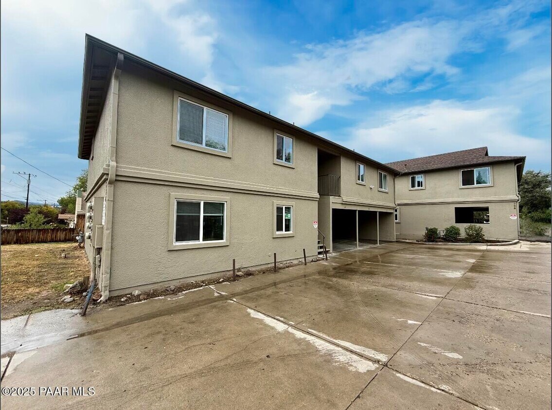 Foto principal - 564 Lincoln Ave