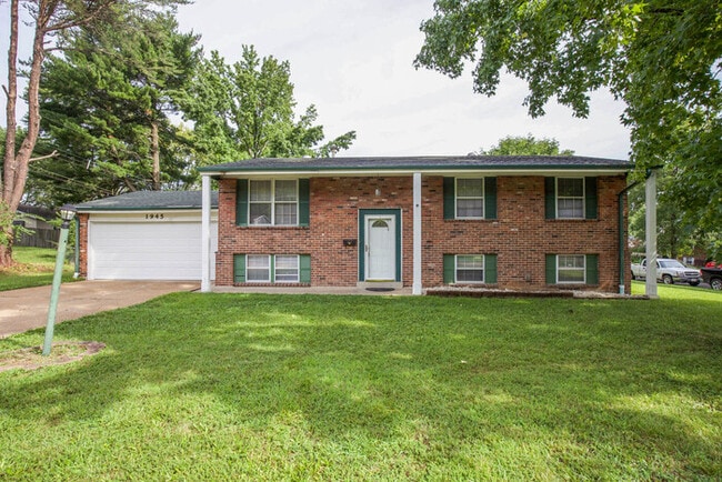 Building Photo - SPLIT LEVEL HOME FOR RENT!
