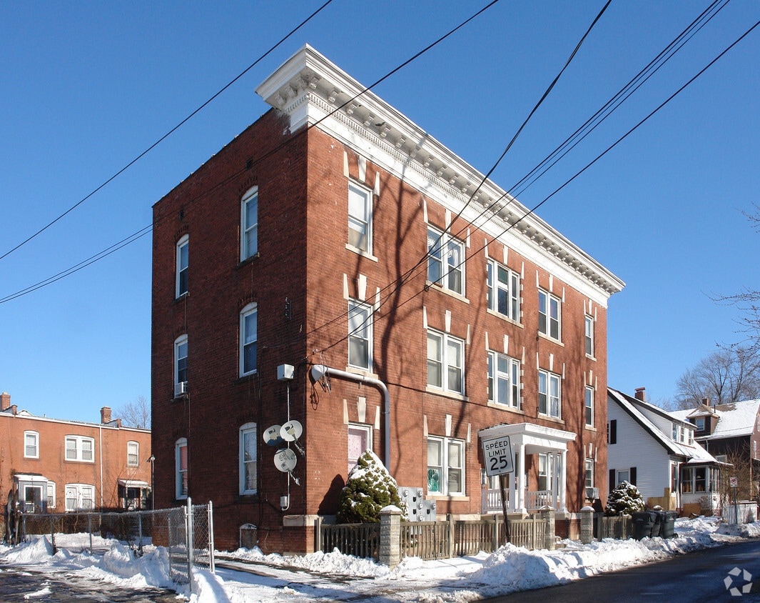Building Photo - 48-50 Bliss St