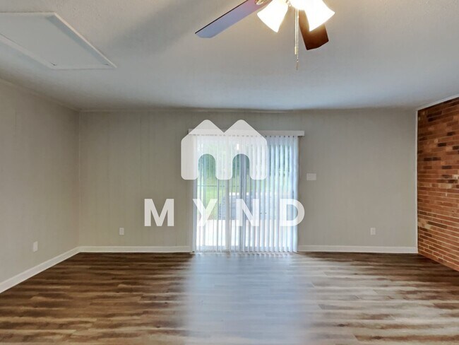 Building Photo - 102 Paddington Ct