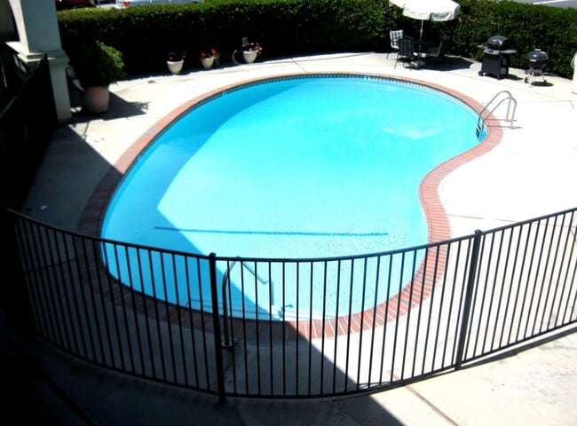 Building Photo - Studio apartment with all utilities paid!