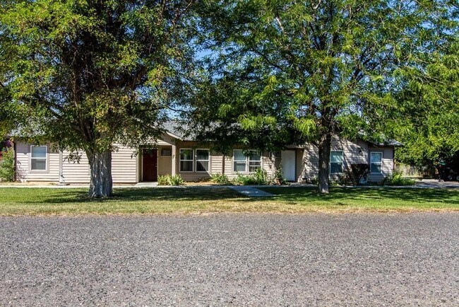 Foto del edificio - 549 NW 12th Pl