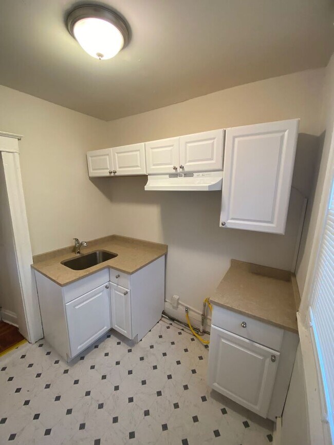 Building Photo - 2813 Presbury St
