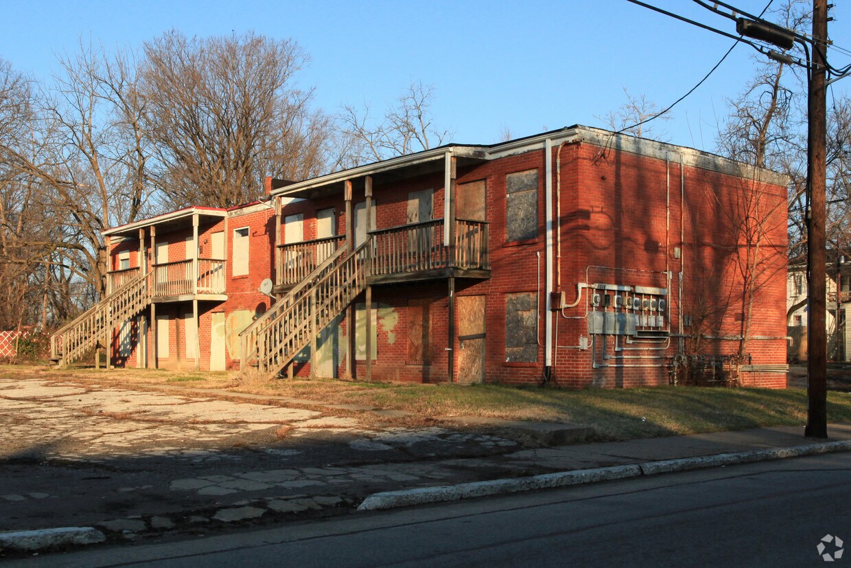 Primary Photo - 1016 32nd St