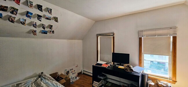 Building Photo - Stunning and Spacious 3-bedroom Unit Brighton