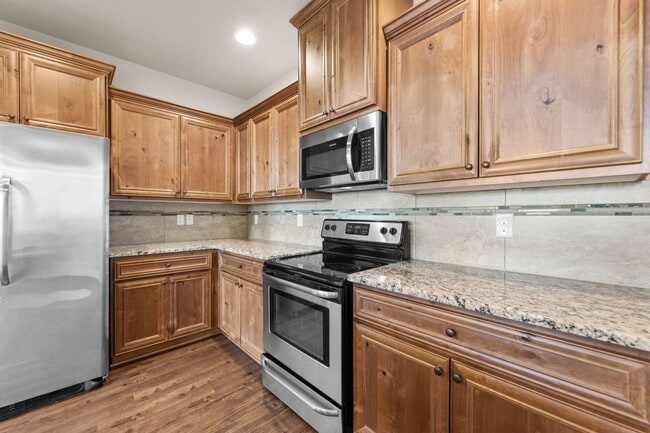 Building Photo - Luxury Townhome In Ridgefield!