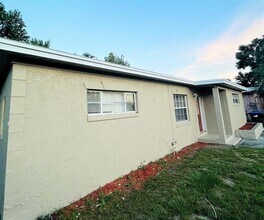 Building Photo - 1611 Pontiac Ct