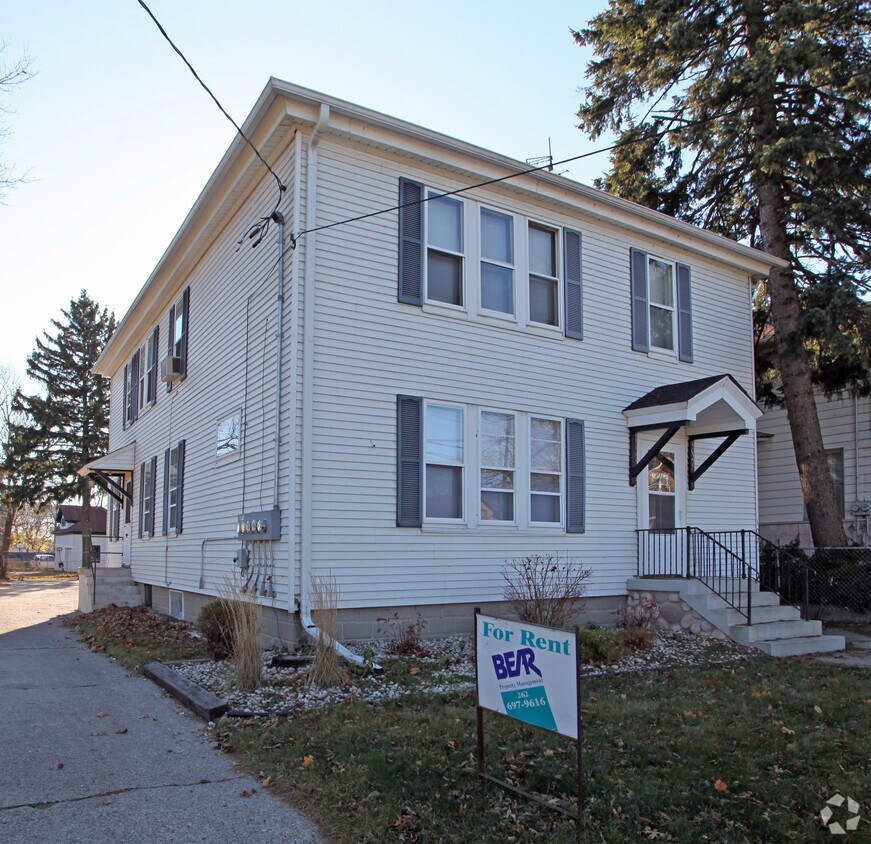 1021 67th St, Kenosha, WI 53143 Apartments in Kenosha, WI
