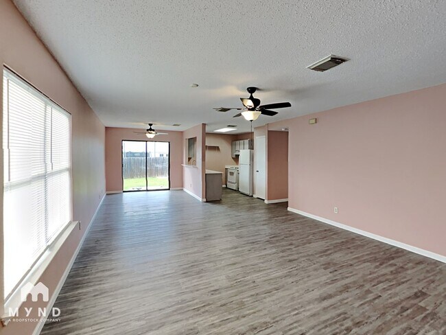 Foto del edificio - 7009 Blossom Creek