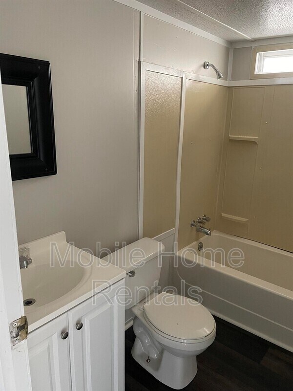 Building Photo - 2251 E Wade Ave