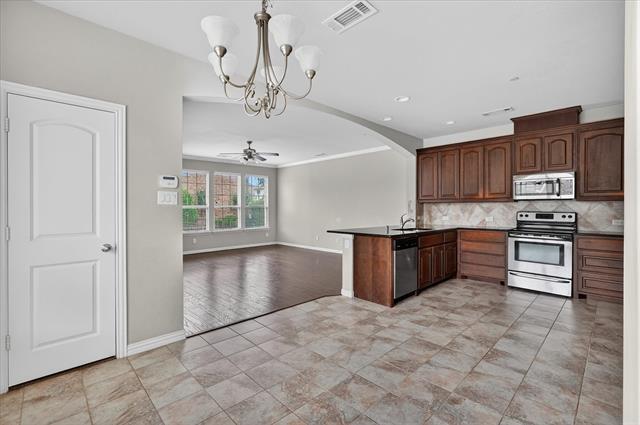 Foto del edificio - 897 Shelby Ln