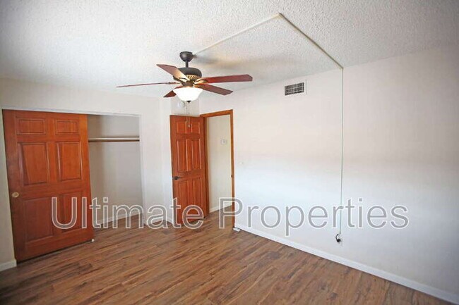Building Photo - 2201 W Union Hills Dr