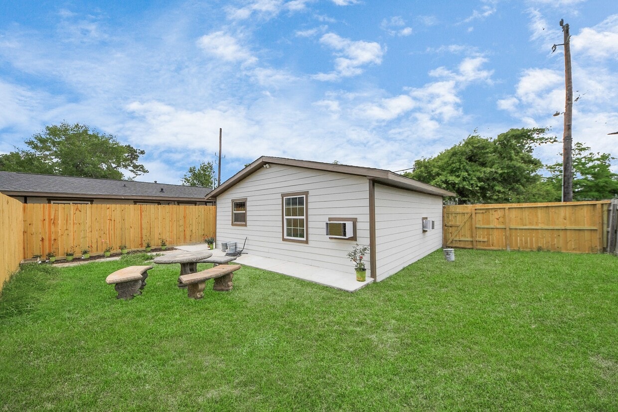 Building Photo - 5903 Belneath St