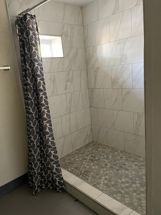 Foto del edificio - 1143 S Virginia Ave