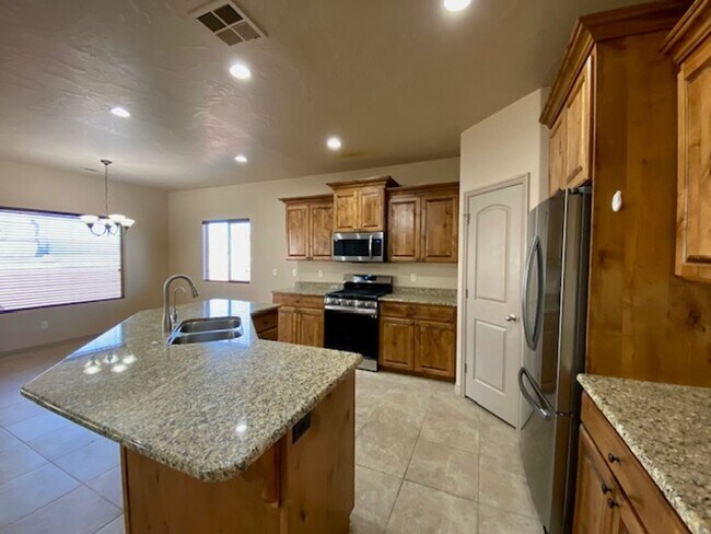 Building Photo - SPACIOUS HURRICANE HOME FOR RENT