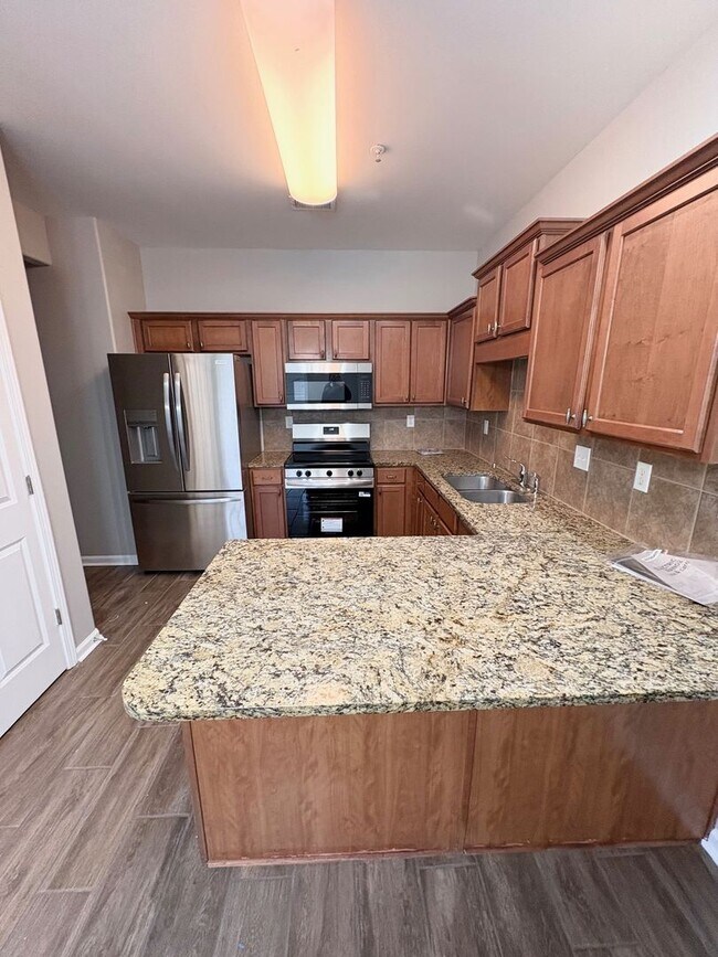 Building Photo - GlenCrossing8811