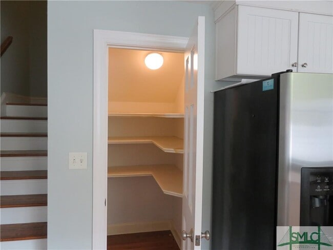 Building Photo - 105 W 31st St