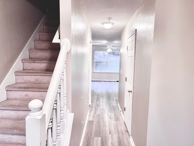 Foto del edificio - 7134 Georges Way
