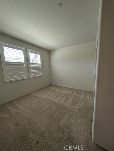 Foto del edificio - 5032 Robles St