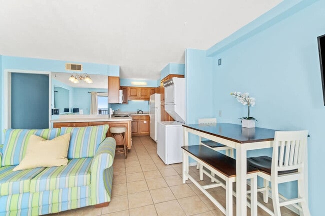 Building Photo - 8743 Thomas Dr